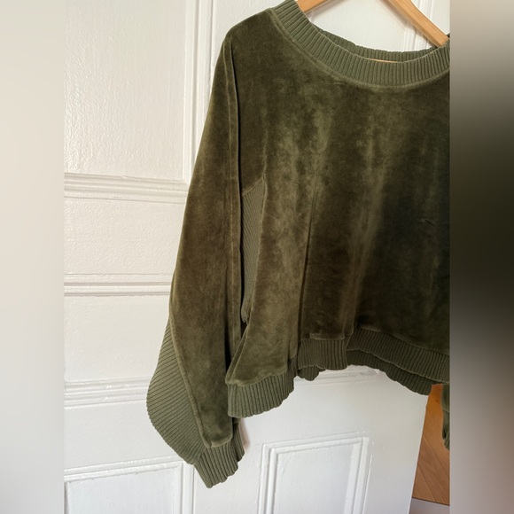 Suzi Kondi Dulia Top and Tosk Harem Pants, green velour (color is “dunmore”) - Picture 7 of 10